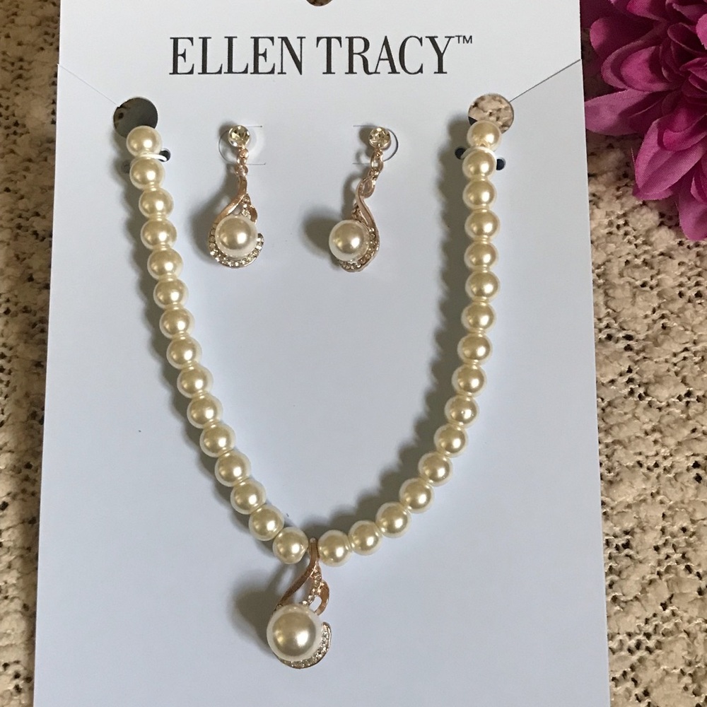 Ellen Tracy Pearl Necklaces Pendant Set